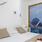 Singularstays Artes